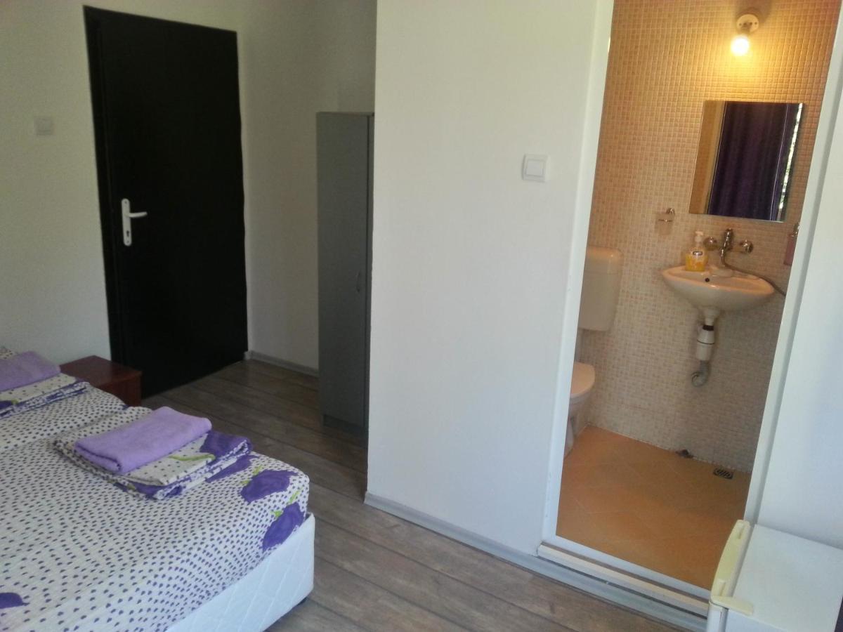 Guest House Bedrock เบโลกราดชิก ภายนอก รูปภาพ