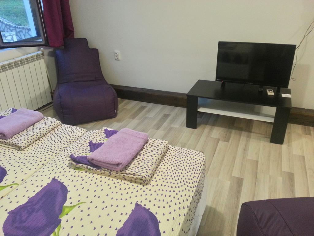 Guest House Bedrock เบโลกราดชิก ภายนอก รูปภาพ