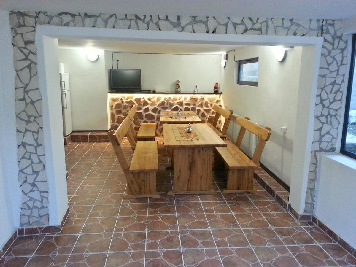 Guest House Bedrock เบโลกราดชิก ภายนอก รูปภาพ