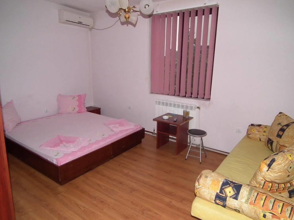 Guest House Bedrock เบโลกราดชิก ภายนอก รูปภาพ