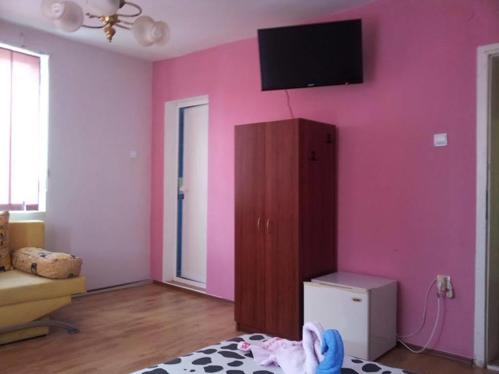 Guest House Bedrock เบโลกราดชิก ภายนอก รูปภาพ