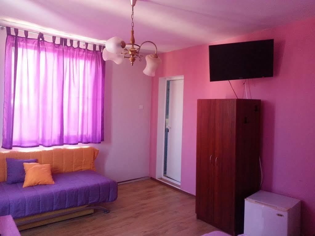 Guest House Bedrock เบโลกราดชิก ภายนอก รูปภาพ