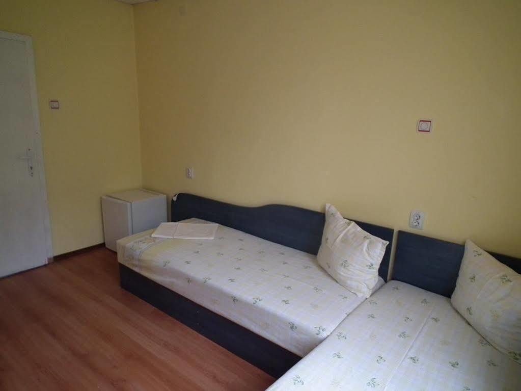 Guest House Bedrock เบโลกราดชิก ภายนอก รูปภาพ