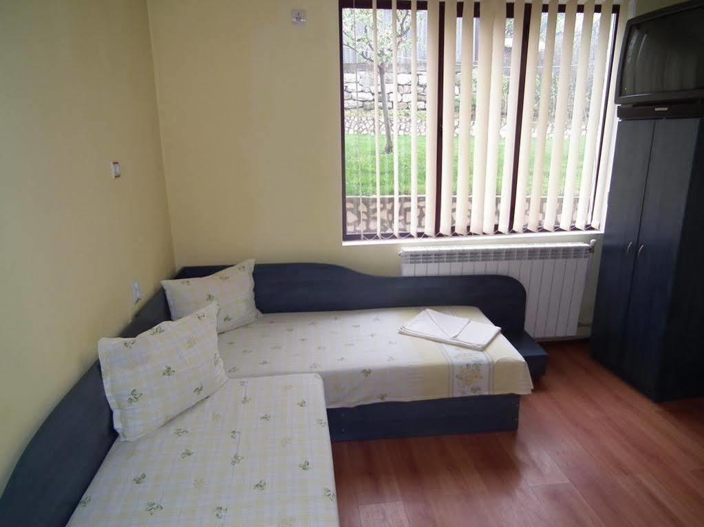 Guest House Bedrock เบโลกราดชิก ภายนอก รูปภาพ