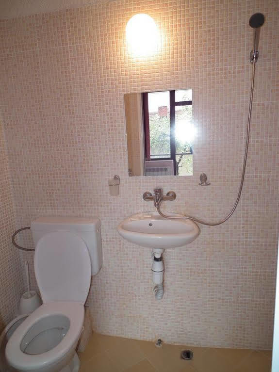 Guest House Bedrock เบโลกราดชิก ภายนอก รูปภาพ